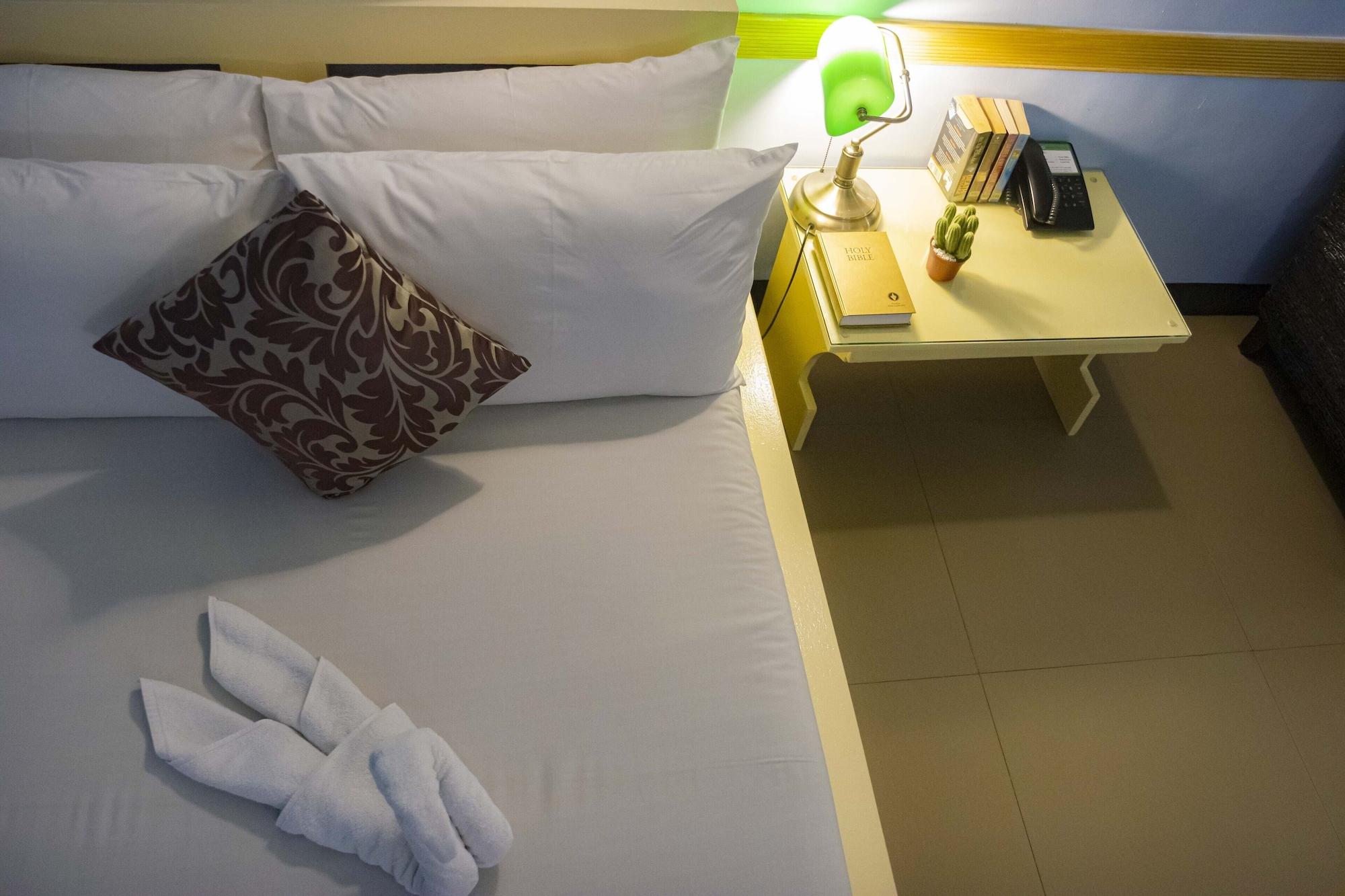 Franchise One Hotel Makati City Esterno foto