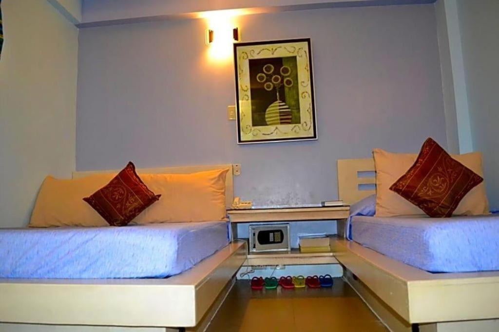 Franchise One Hotel Makati City Esterno foto