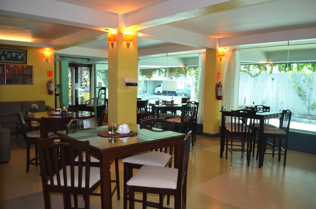 Franchise One Hotel Makati City Esterno foto