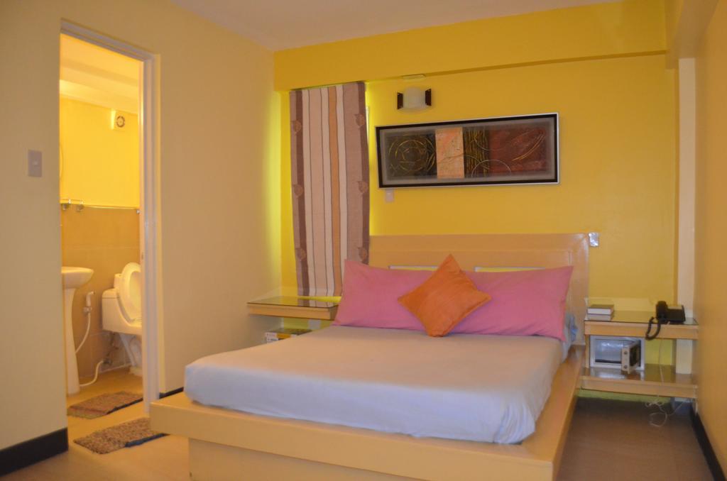 Franchise One Hotel Makati City Esterno foto