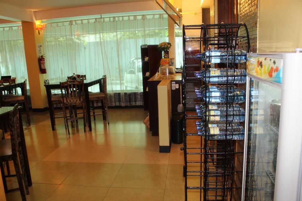 Franchise One Hotel Makati City Esterno foto