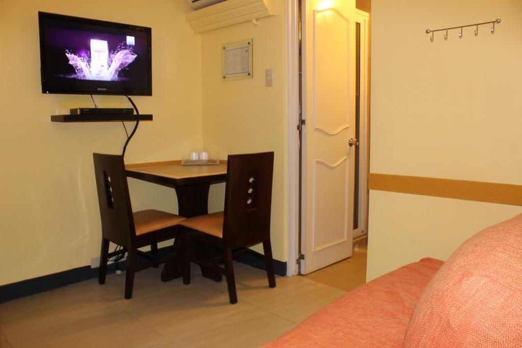 Franchise One Hotel Makati City Esterno foto