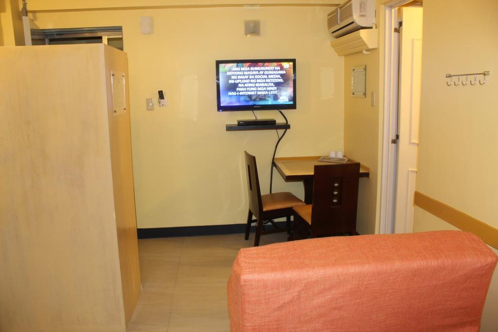 Franchise One Hotel Makati City Esterno foto