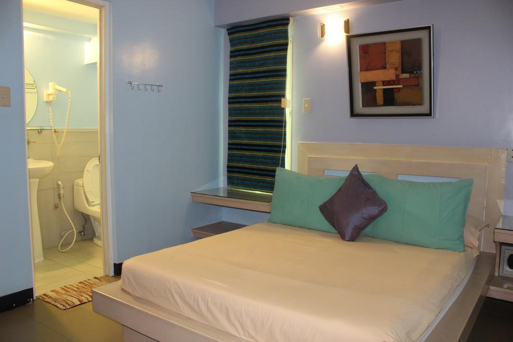 Franchise One Hotel Makati City Esterno foto